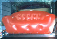 sofa.jpg (43543 bytes)